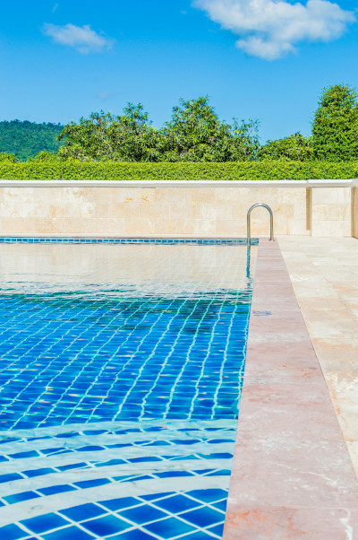 Piscina com escada