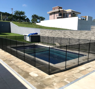 Cerca piscina